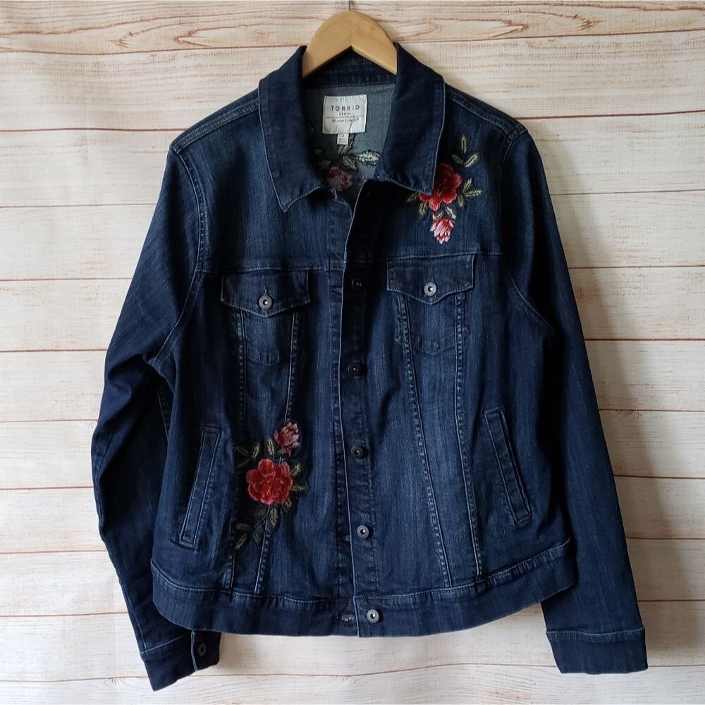Torrid Floral Embroidered Button Front Denim Jean Jacket Pockets Women's Size 2